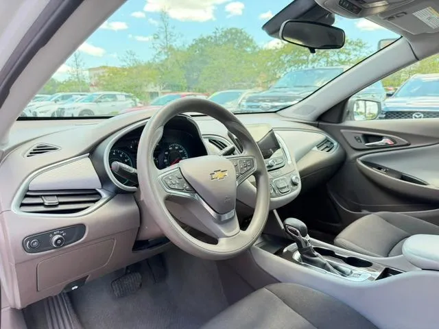 Chevrolet Malibu photo 18
