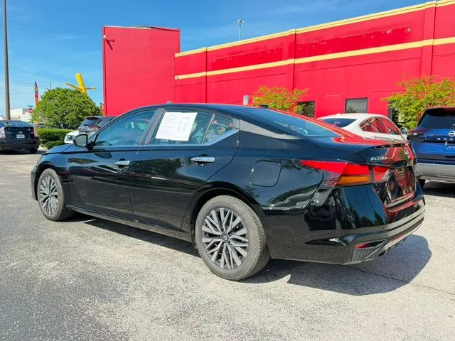 Nissan Altima photo 5