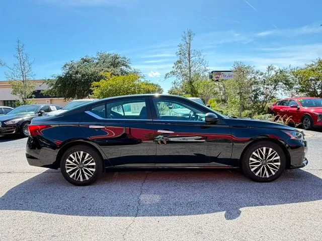 Nissan Altima photo 6