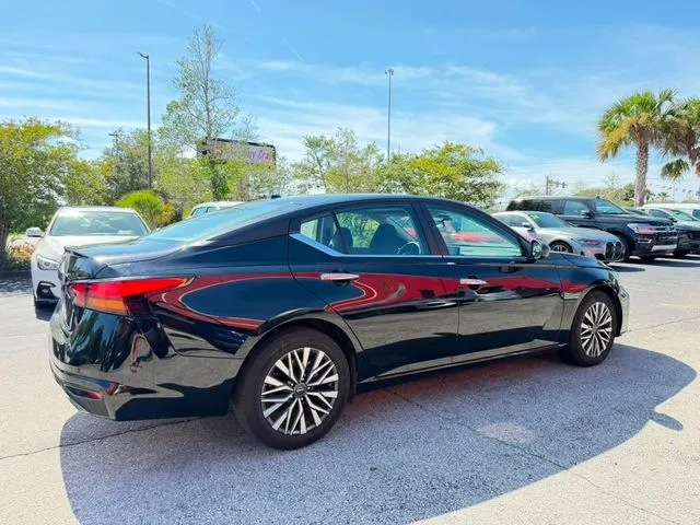 Nissan Altima photo 4