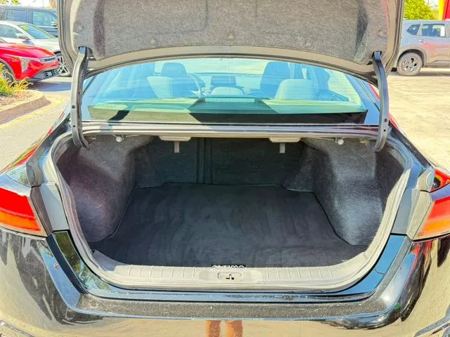 Nissan Altima photo 9