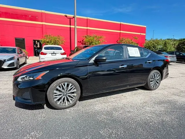 Nissan Altima photo 3