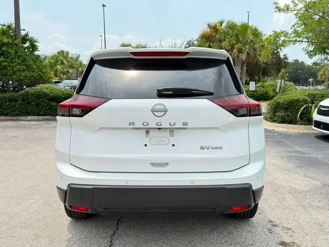 Nissan Rogue photo 8