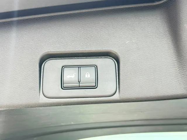 Nissan Rogue photo 10