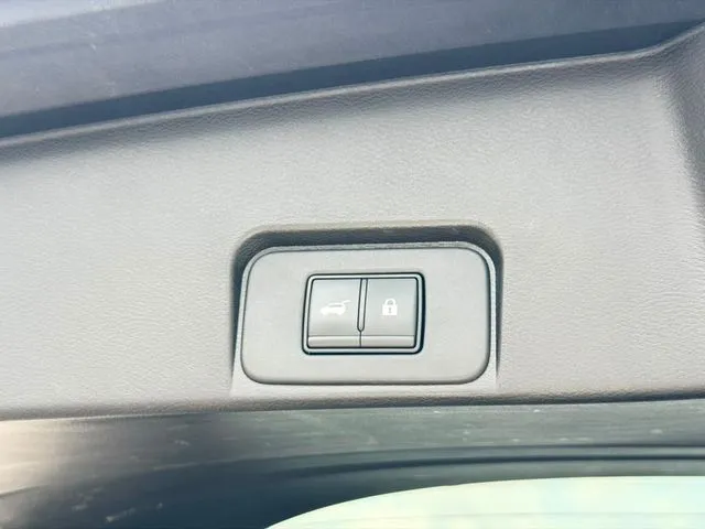 Nissan Rogue photo 10