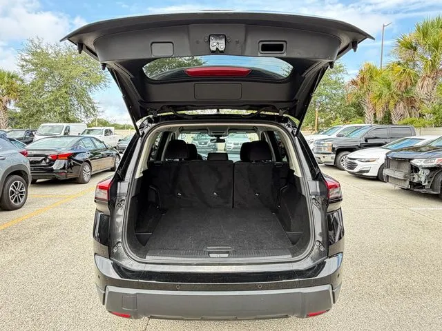 Nissan Rogue photo 9