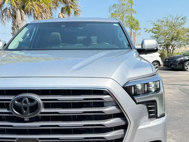 Toyota Sequoia photo 10