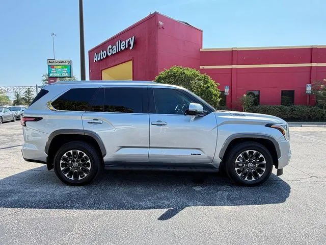 Toyota Sequoia photo 4