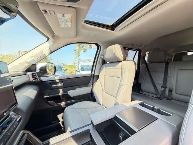Toyota Sequoia photo 26