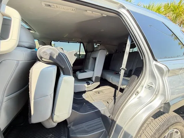 Toyota Sequoia photo 35