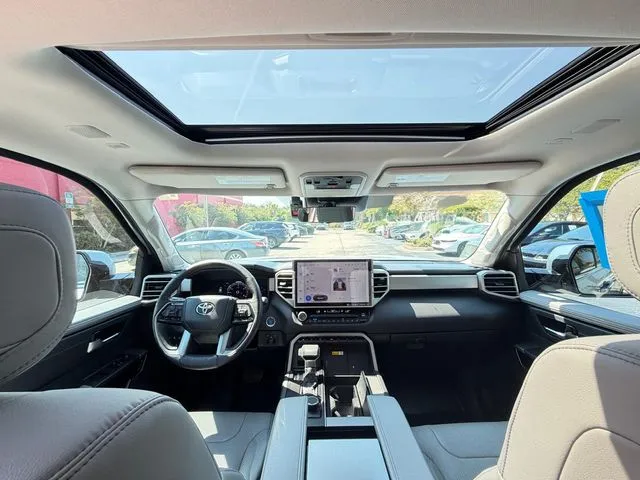 Toyota Sequoia photo 40