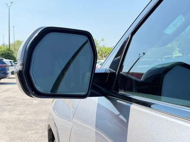 Toyota Sequoia photo 11