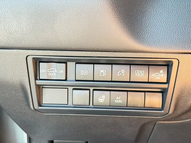 Toyota Sequoia photo 18