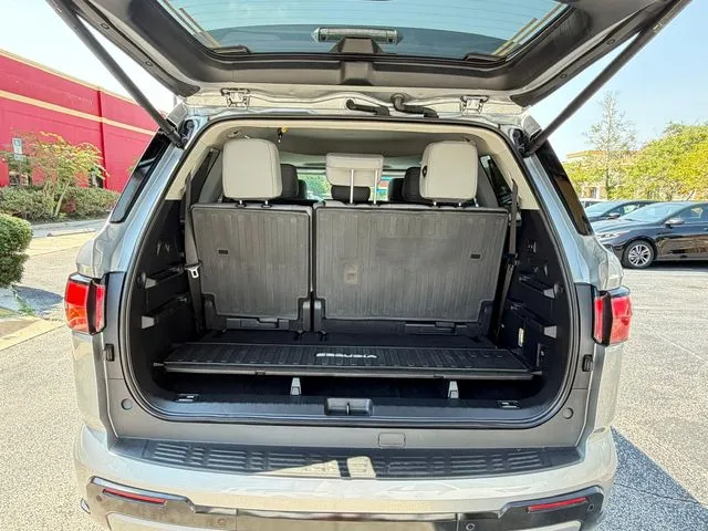 Toyota Sequoia photo 9