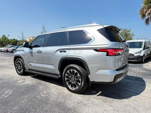 Toyota Sequoia photo 7