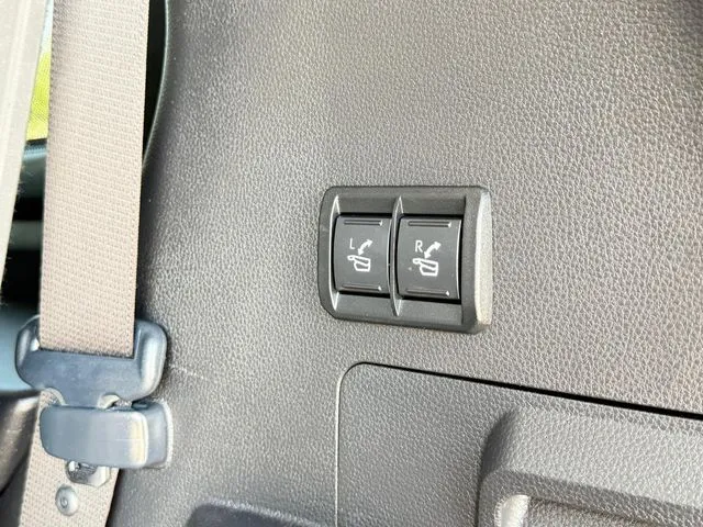 Toyota Sequoia photo 43