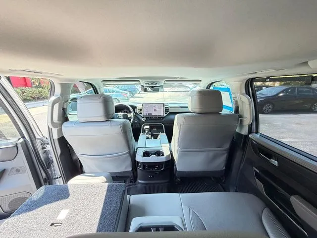Toyota Sequoia photo 39