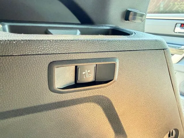 Toyota Sequoia photo 41