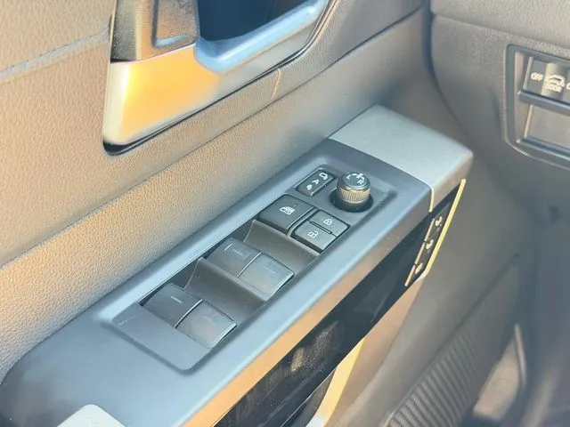 Toyota Sequoia photo 16