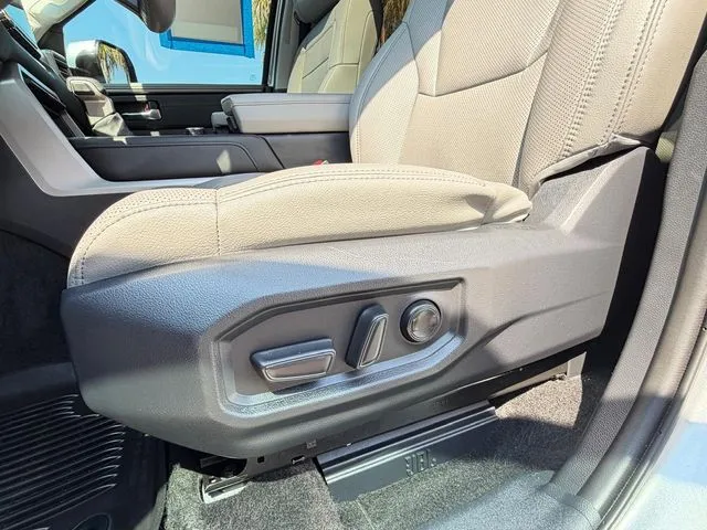 Toyota Sequoia photo 25