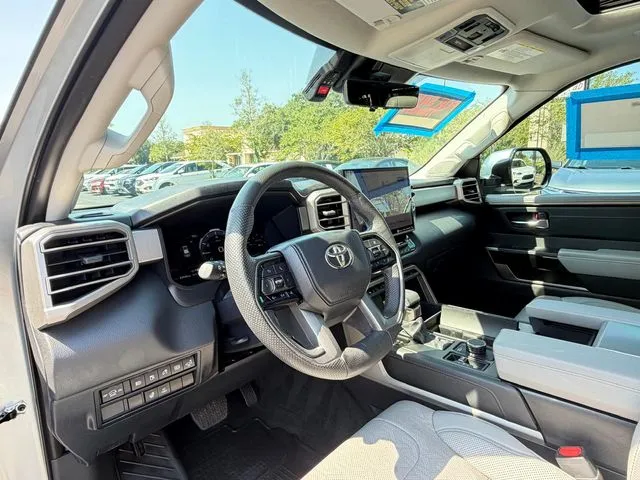 Toyota Sequoia photo 19