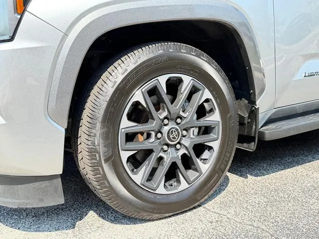 Toyota Sequoia photo 12