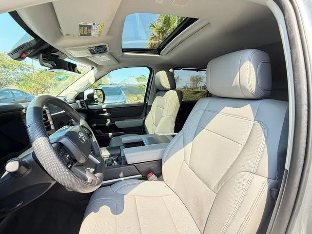 Toyota Sequoia photo 24