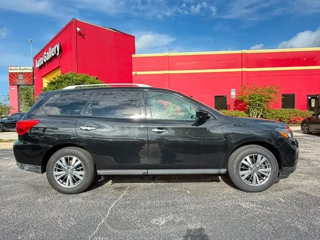 Nissan Pathfinder photo 4