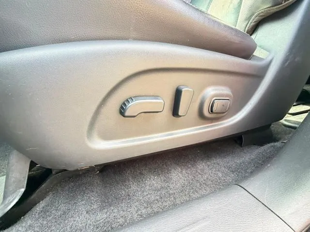Nissan Pathfinder photo 16