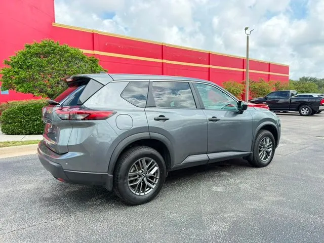 Nissan Rogue photo 6