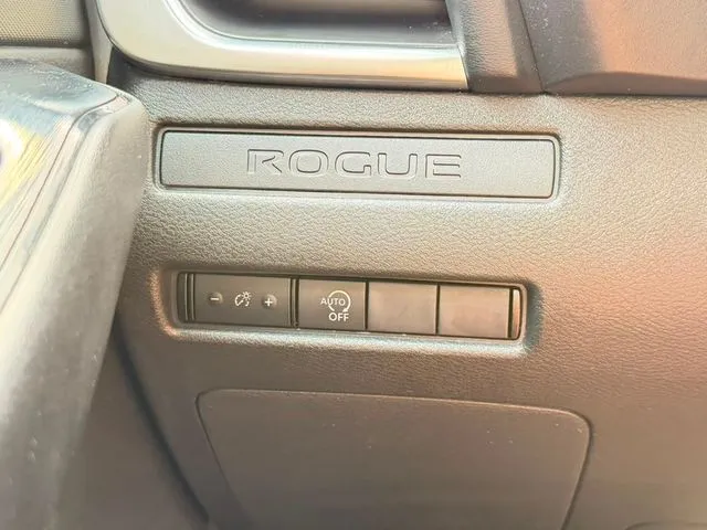 Nissan Rogue photo 16