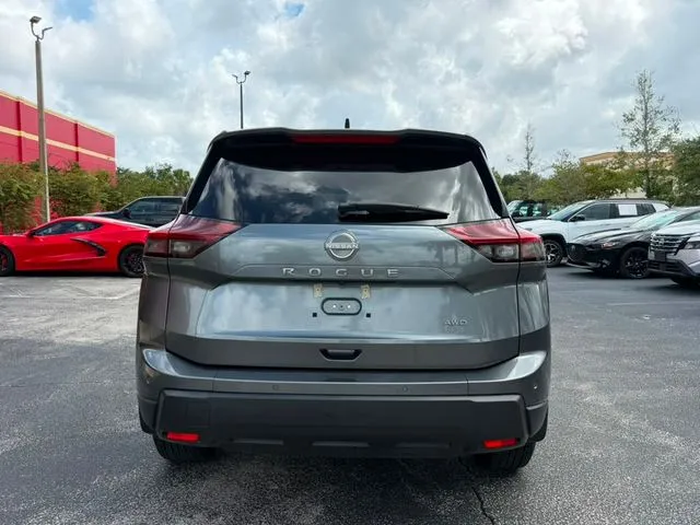 Nissan Rogue photo 8