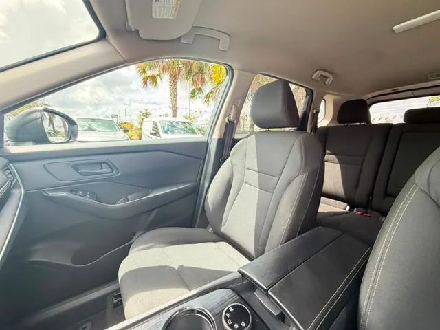 Nissan Rogue photo 25