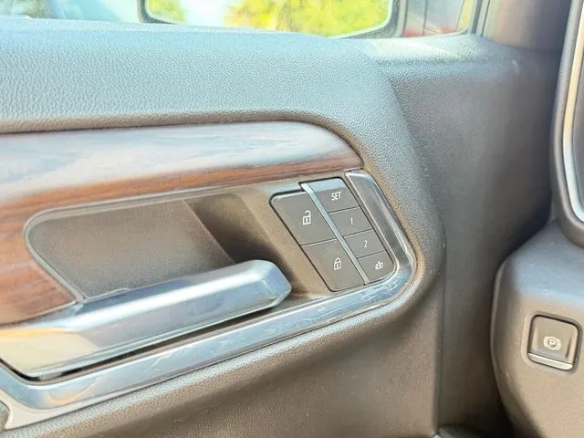 GMC Sierra photo 13