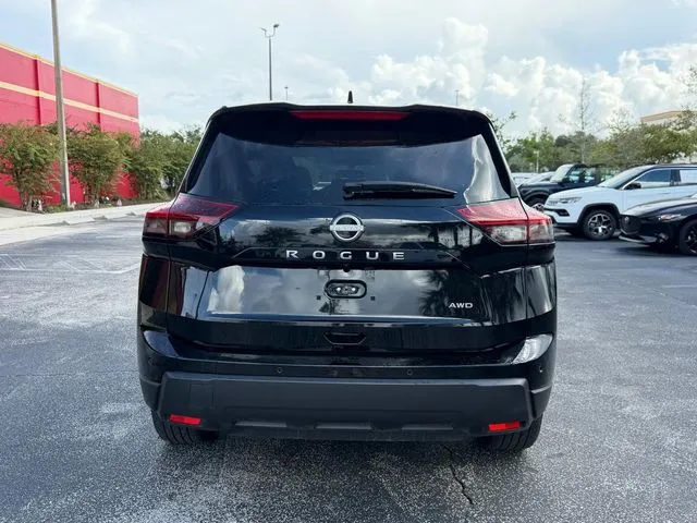 Nissan Rogue photo 8