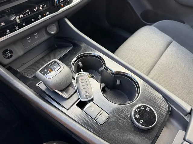 Nissan Rogue photo 25