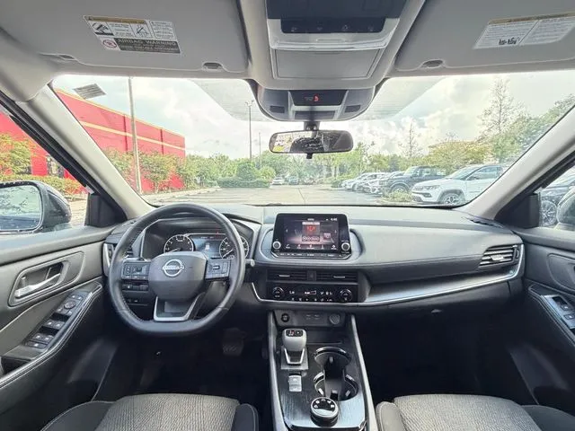 Nissan Rogue photo 14