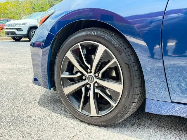 Nissan Maxima photo 8
