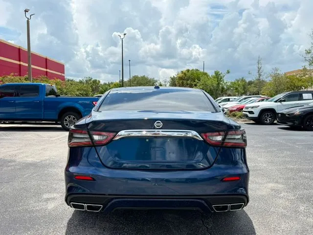Nissan Maxima photo 10
