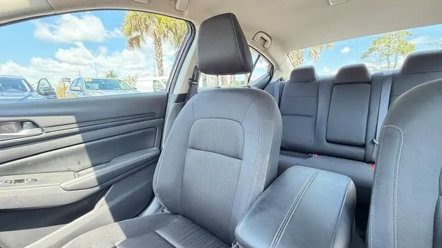 Nissan Altima photo 24