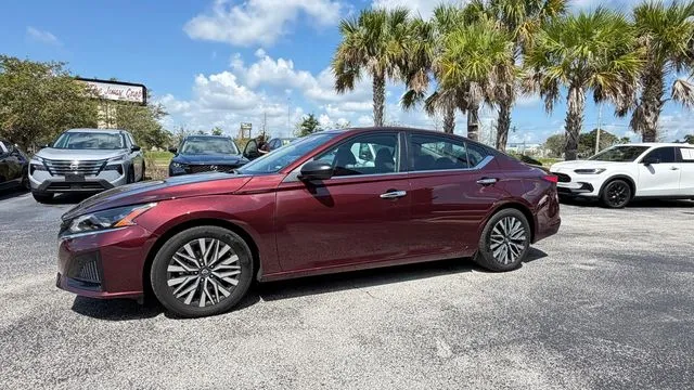 Nissan Altima photo 3