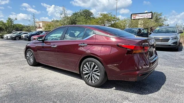 Nissan Altima photo 7