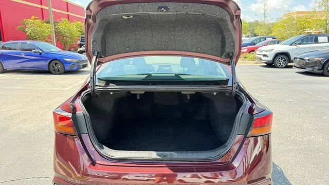 Nissan Altima photo 9