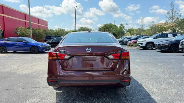 Nissan Altima photo 8