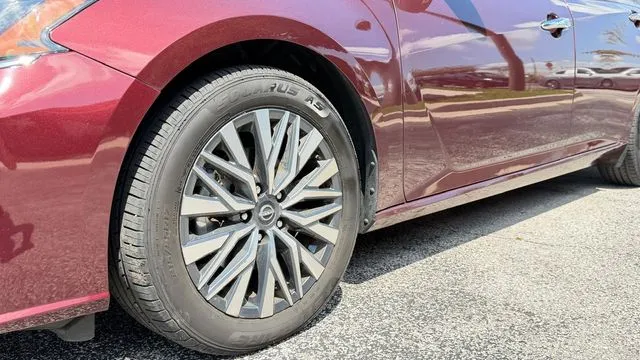 Nissan Altima photo 10