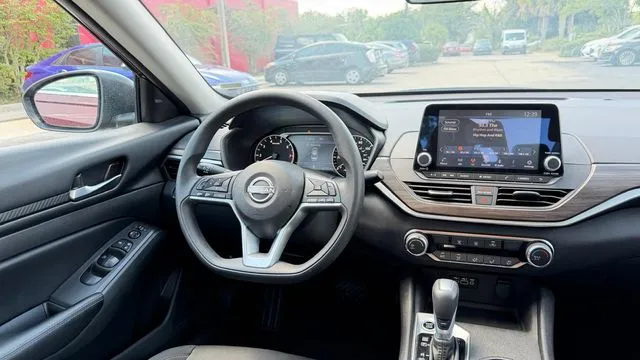 Nissan Altima photo 12
