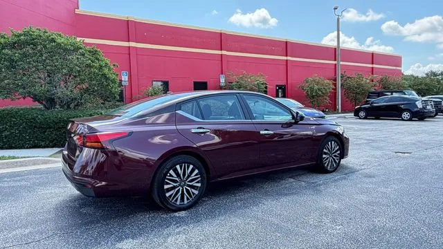 Nissan Altima photo 6