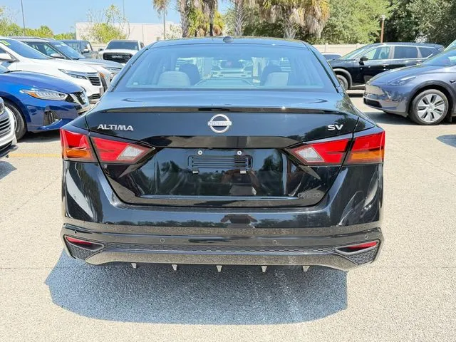 Nissan Altima photo 7