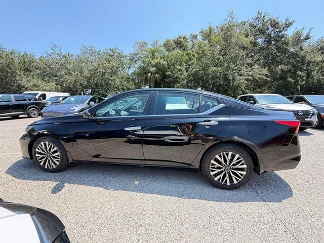 Nissan Altima photo 5