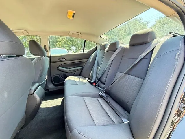 Nissan Altima photo 22